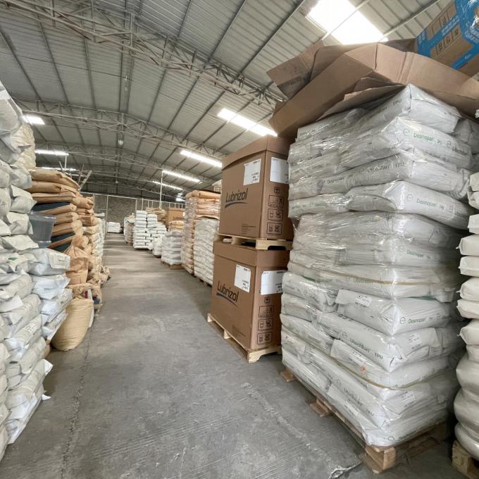 Virgin TPU โพลีอุเรธานเทอร์โมพลาสติก 64D ในจํานวนมาก 17