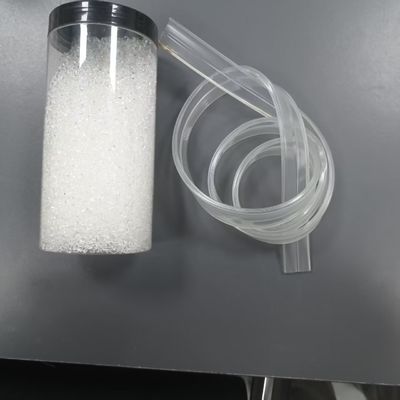 ความโปร่งใสสูง, การขึ้นรูปที่รวดเร็ว, ความยืดหยุ่นดี, ความเหนียวดีเยี่ยม, เม็ดพลาสติก TPU ฉีดขึ้นรูปหรืออัดขึ้นรูปที่เป็นมิตรต่อสิ่งแวดล้อม, เหมาะสำหรับของเล่นสัตว์เลี้ยง, เชือกกระโดด, สายไฟ