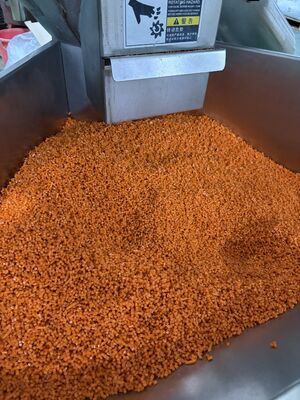 เทอร์โมพลาสติกโพลียูรีเทนสีส้มที่เข้าคู่กัน สีคงทน ประมวลผลง่าย สำหรับอุปกรณ์กีฬา เคสโทรศัพท์